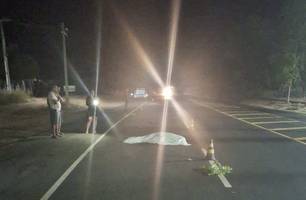 Colisão com cachorro na BR-343 deixa mulher morta e homem ferido no interior do PI (Foto: Reprodução/Canal 121) Colisão com cachorro na BR-343 deixa mulher morta e homem ferido no interior do PI (Foto: Reprodução/Canal 121)