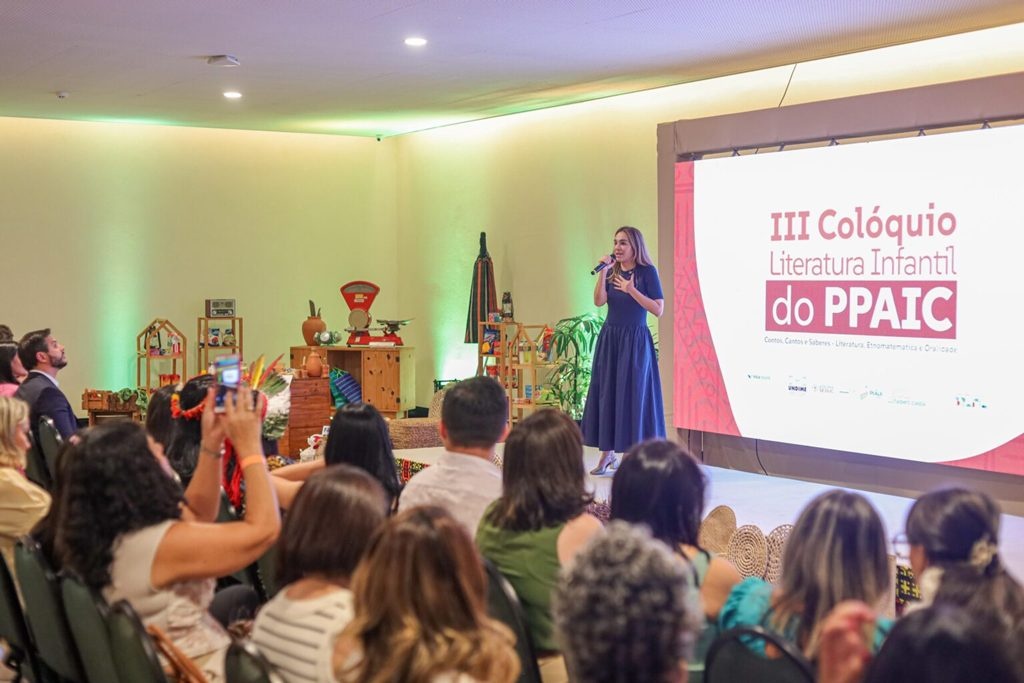 Colóquio promovido pela Seduc mostra como crianças podem aprender brincando