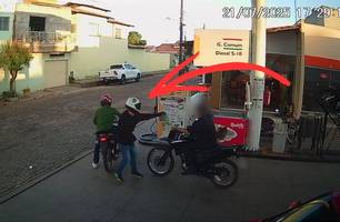 Criminosos armados assaltam mercado e posto de combustíveis em Oeiras (Foto: Reprodução) Criminosos armados assaltam mercado e posto de combustíveis em Oeiras (Foto: Reprodução)