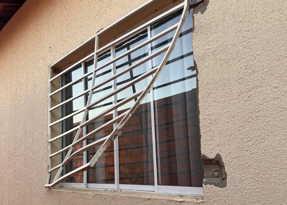 Criminosos furtam salão e levam TV, joias e bombox na zona Sul de Teresina