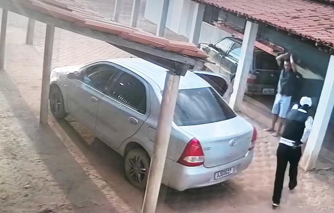 Criminosos invadem casa de empresário e roubam R$ 5 mil em Sigefredo Pacheco