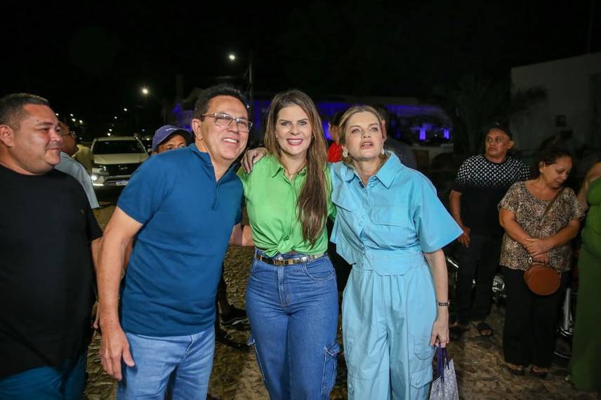 Deputada é homenageada por sua dedicação ao povo parnaibano e piauiense Deputada é homenageada por sua dedicação ao povo parnaibano e piauiense