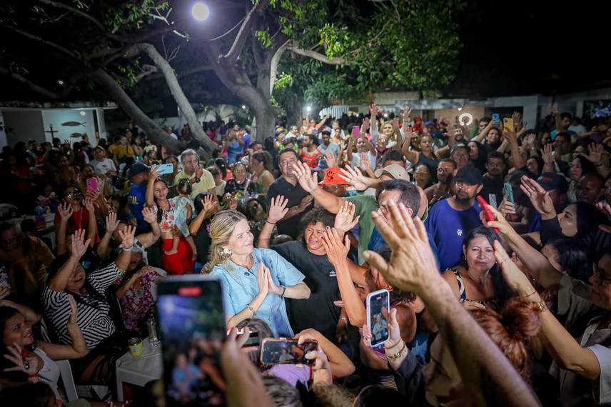 Deputada é homenageada por sua dedicação ao povo parnaibano e piauiense Deputada é homenageada por sua dedicação ao povo parnaibano e piauiense