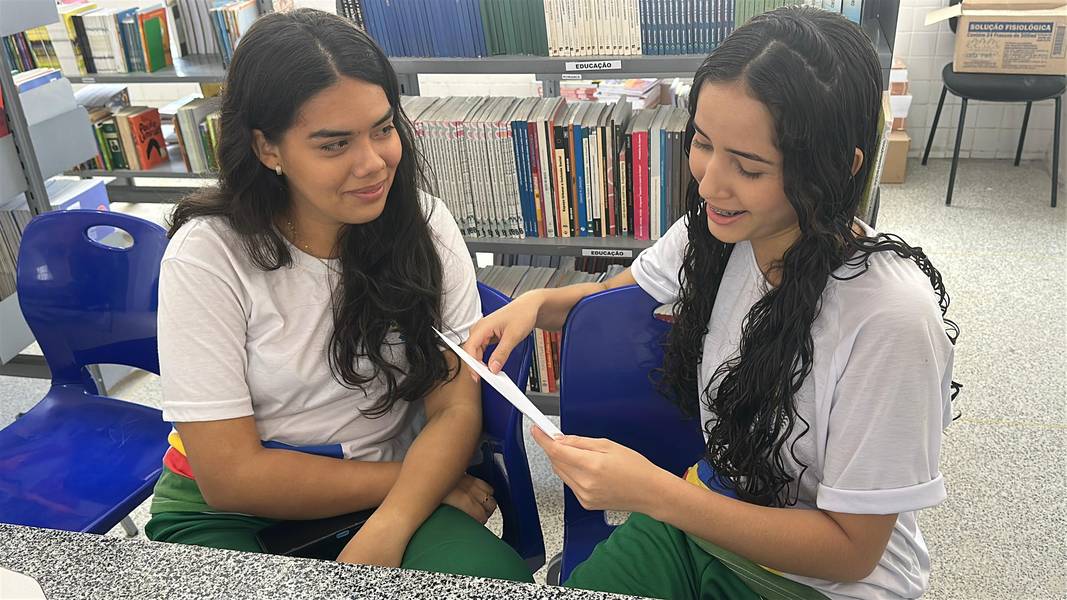 Escola movimenta férias com atividades lúdicas e criativas em Anísio de Abreu