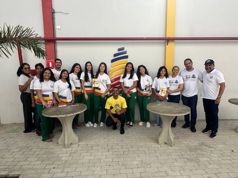 Escola movimenta férias com atividades lúdicas e criativas em Anísio de Abreu