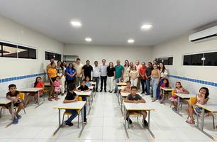 Escola Tia Lala é reinaugurada com nova estrutura e fardamento em Caxingó (Foto: Reprodução) Escola Tia Lala é reinaugurada com nova estrutura e fardamento em Caxingó (Foto: Reprodução)