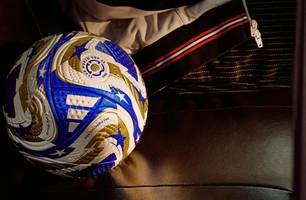 FIFA muda cores da bola para a semi e final da Copa do Mundo de Clubes (Foto: Reprodução/Redes Sociais) FIFA muda cores da bola para a semi e final da Copa do Mundo de Clubes (Foto: Reprodução/Redes Sociais)
