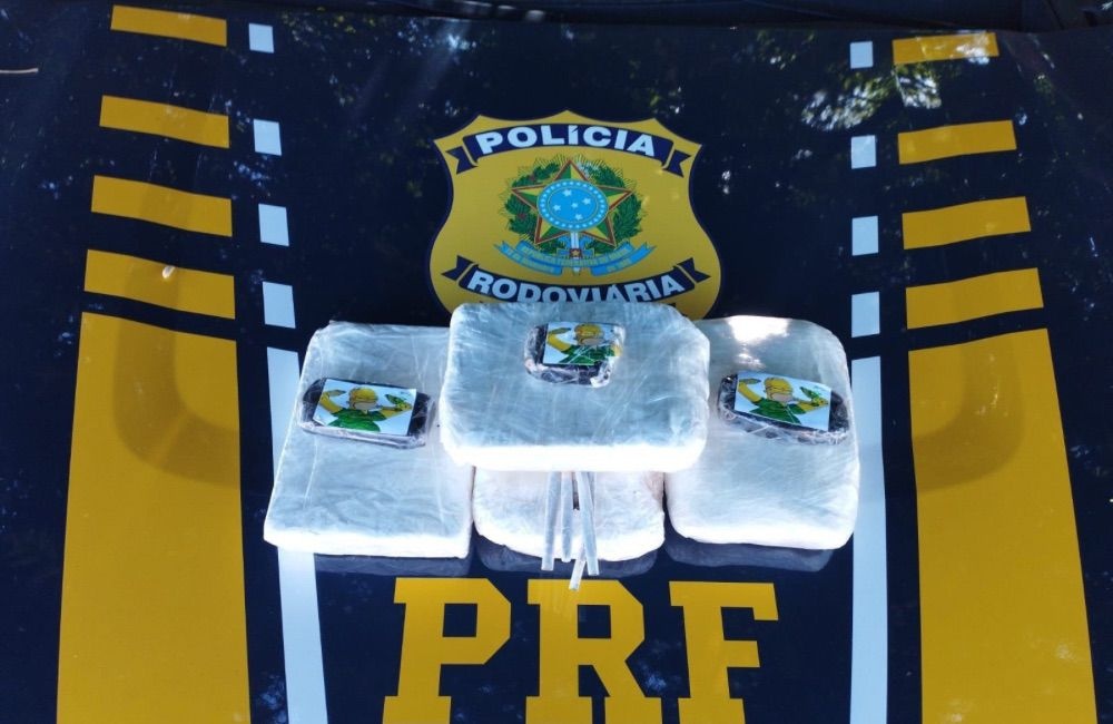 Fiscalização da PRF em Picos flagra passageira com cocaína, haxixe e maconha