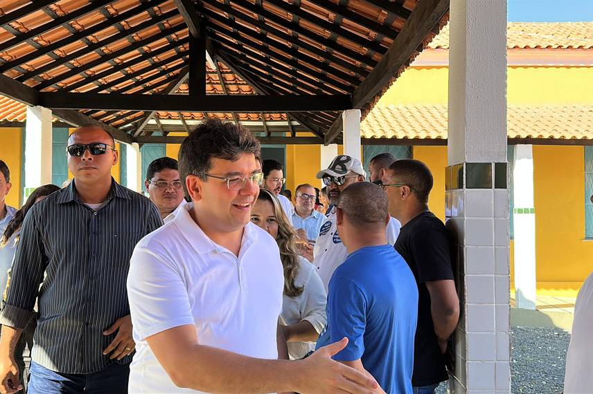 Governador inaugura escola, Espaço da Cidadania e asfalto em Altos Governador inaugura escola, Espaço da Cidadania e asfalto em Altos