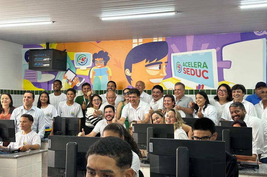 Governador inaugura escola, Espaço da Cidadania e asfalto em Altos Governador inaugura escola, Espaço da Cidadania e asfalto em Altos