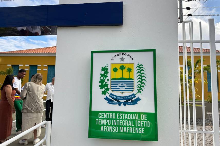 Governador inaugura escola, Espaço da Cidadania e asfalto em Altos Governador inaugura escola, Espaço da Cidadania e asfalto em Altos