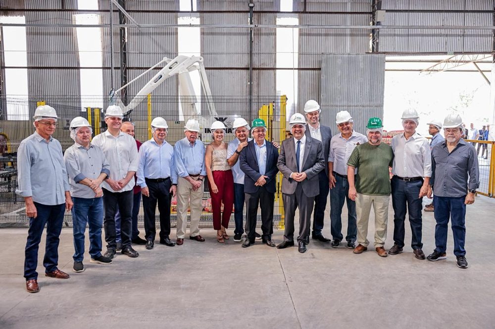 Governador visita indústria e vê linha automatizada com apoio da Badespi