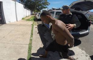 Homem com passagens por roubo é preso por furtar fiação de carretas em Teresina (Foto: Repórter 12/Conecta Piauí) Homem com passagens por roubo é preso por furtar fiação de carretas em Teresina (Foto: Repórter 12/Conecta Piauí)