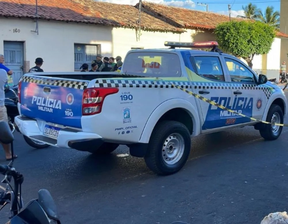 Homem é morto a tiros enquanto descansava em rede dentro de casa em Pedro II