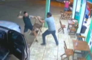 Homem é morto com facada após briga em sorveteria de Goiás (Foto: Reprodução) Homem é morto com facada após briga em sorveteria de Goiás (Foto: Reprodução)