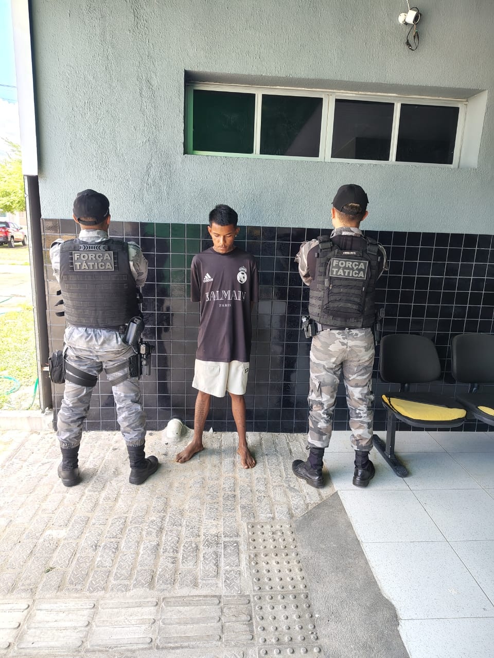 Homem é preso após tentar fugir da PM em Parnaíba; celular roubado foi apreendido