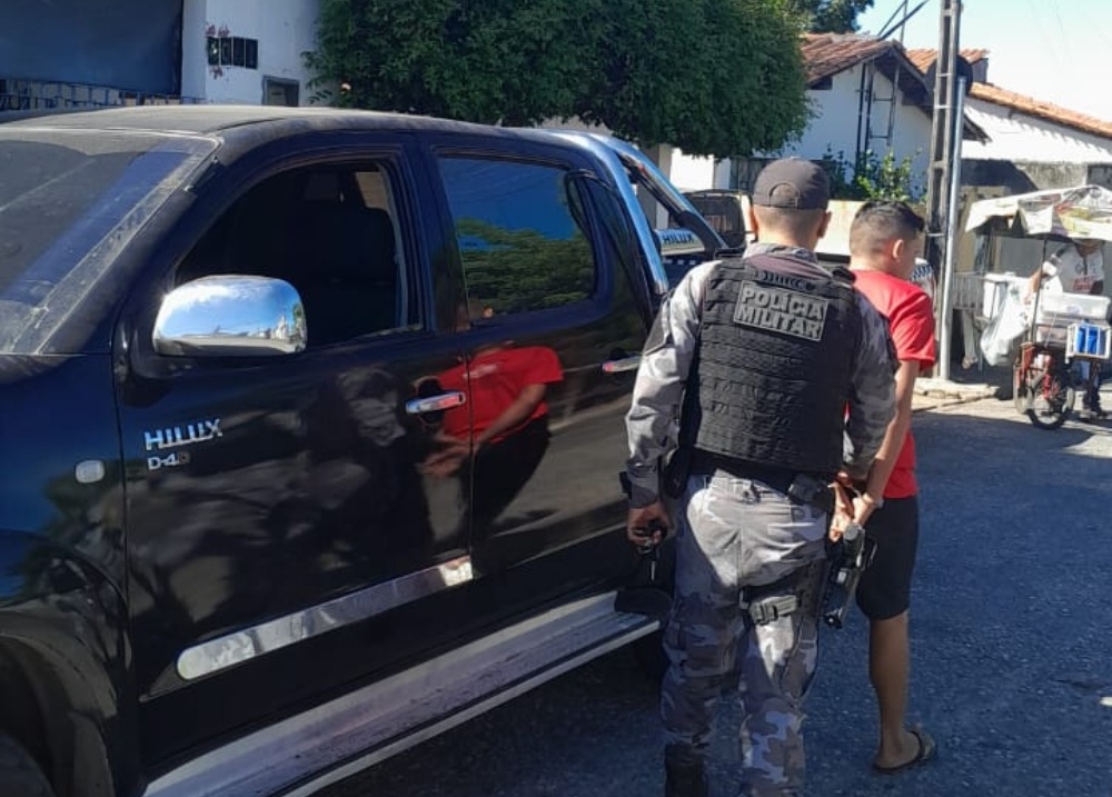 Homem é preso com pistola, munições e R$ 4,6 mil na zona Sudeste de Teresina