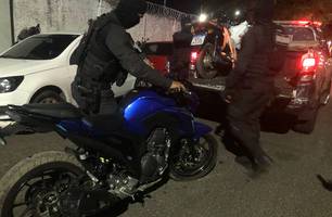 Homem é preso e quatro motos são apreendidas após perseguição no Teresina Sul (Foto: Reprodução) Homem é preso e quatro motos são apreendidas após perseguição no Teresina Sul (Foto: Reprodução)
