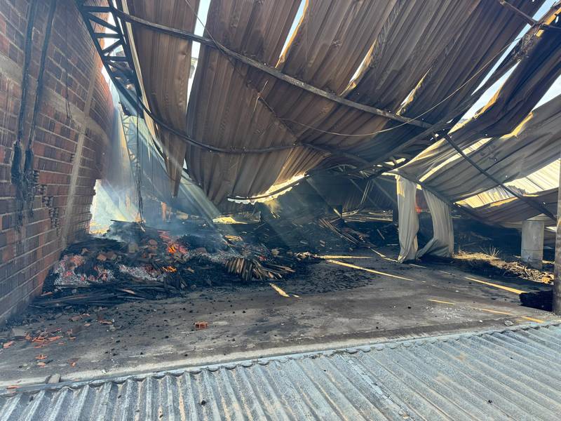 Incêndio atinge fábrica de móveis em Água Branca e é contido pelos bombeiros