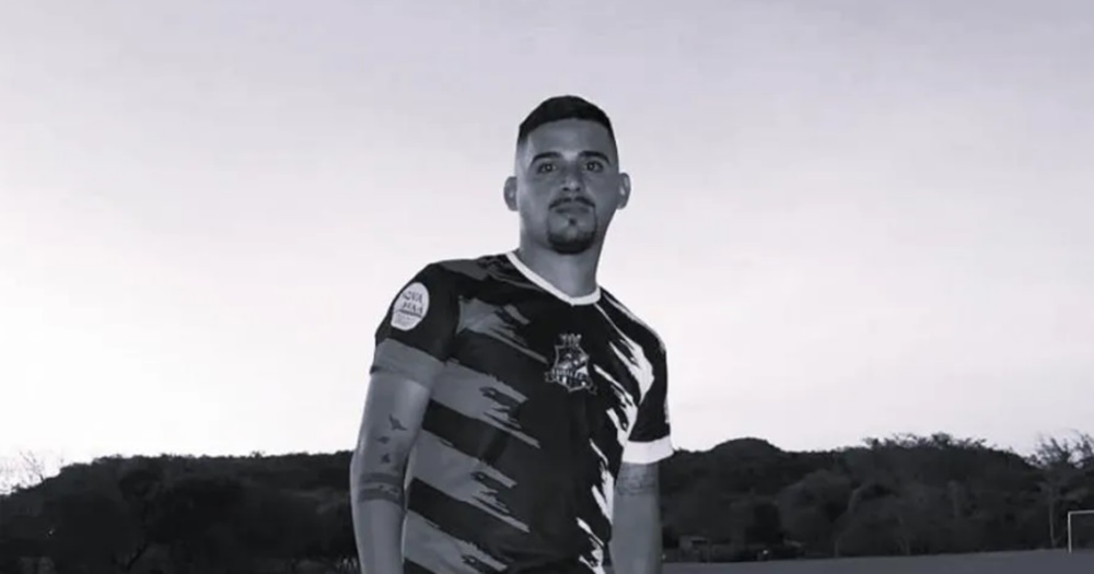 Jogador de futebol de 27 anos morrer após sofrer acidente de moto no Piauí