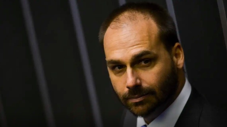 Licença de Eduardo Bolsonaro termina e ausências passam a contar na Câmara