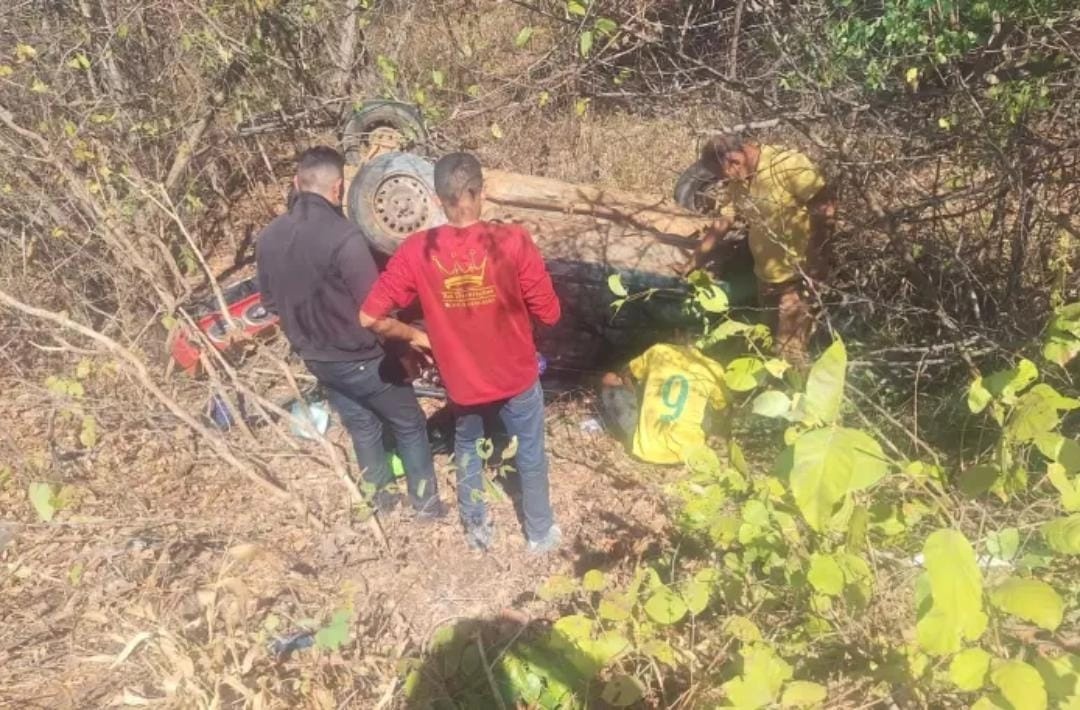 Motorista é resgatado com vida após cair em ribanceira na BR-230, em Oeiras