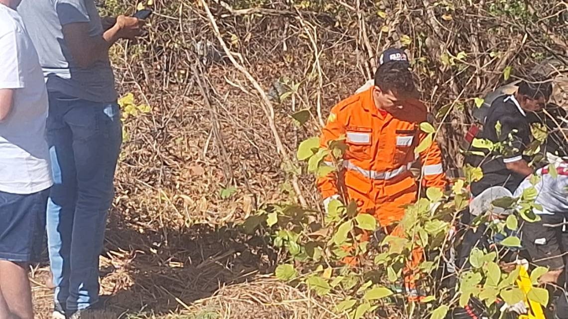 Motorista é resgatado com vida após cair em ribanceira na BR-230, em Oeiras