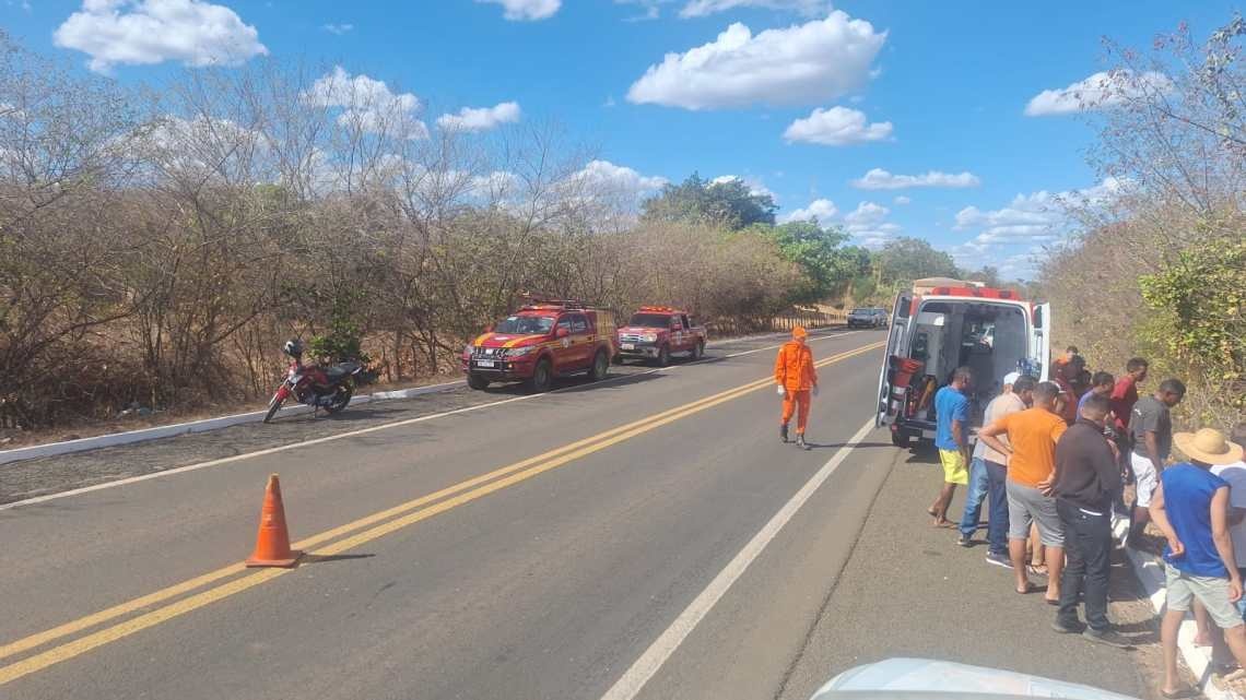 Motorista é resgatado com vida após cair em ribanceira na BR-230, em Oeiras