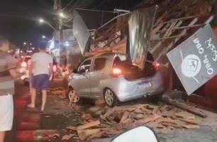 Motorista perde controle de carro e destrói fachada de restaurante em Teresina (Foto: Reprodução) Motorista perde controle de carro e destrói fachada de restaurante em Teresina (Foto: Reprodução)