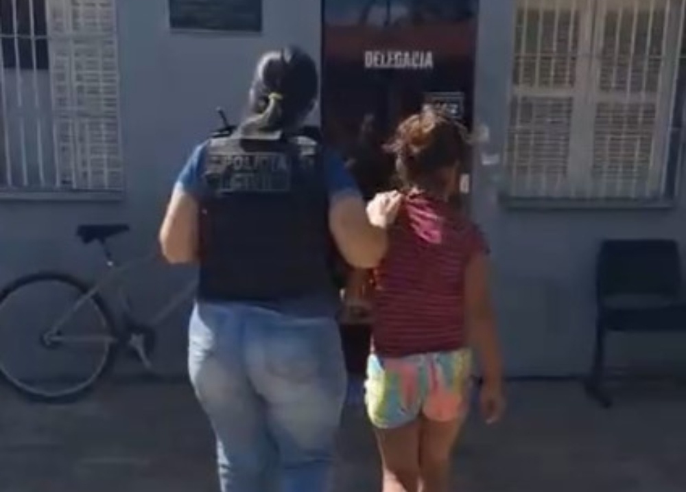 Mulher é presa por incendiar casa de vítima com deficiência física em Altos