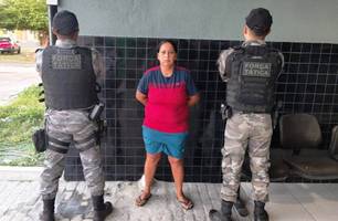 Mulher suspeita de homicídio é presa pela Polícia Militar em Parnaíba (Foto: Divulgação/PMPI/Ascom)