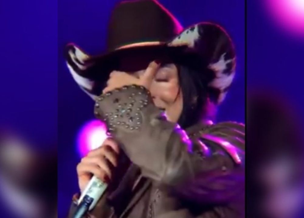 Pausa? Ana Castella chora durante show e desabafa:'não estou aguentando mais'