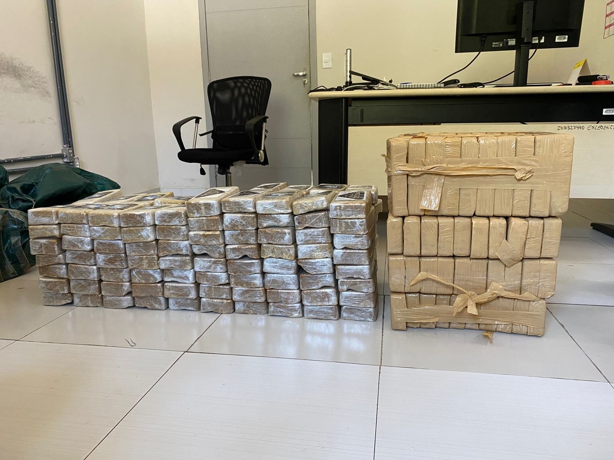 PF deflagra operação e apreende mais de 300 kg de drogas