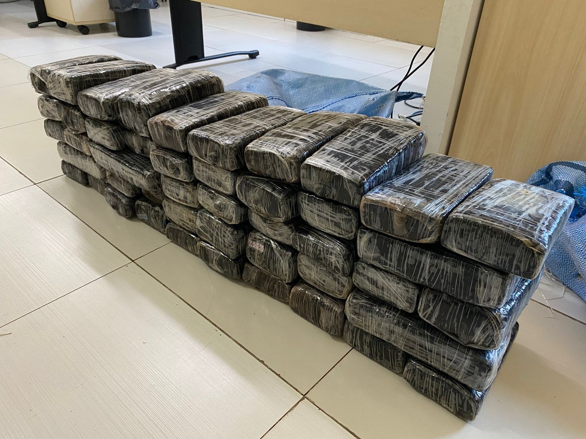 PF deflagra operação e apreende mais de 300 kg de drogas