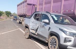 Picape colide contra caçamba na BR-343, em Campo Maior (Foto: Reprodução) Picape colide contra caçamba na BR-343, em Campo Maior (Foto: Reprodução)