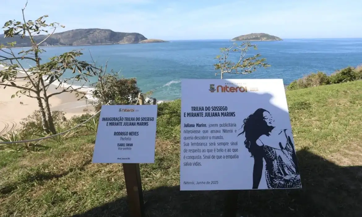 Placa em homenagem a Juliana Marins é inaugurada na Praia do Sossego