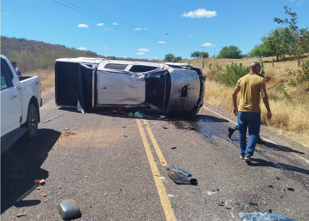 PM intercepta caminhoneiro que fugiu após acidente entre Betânia e Paulistana