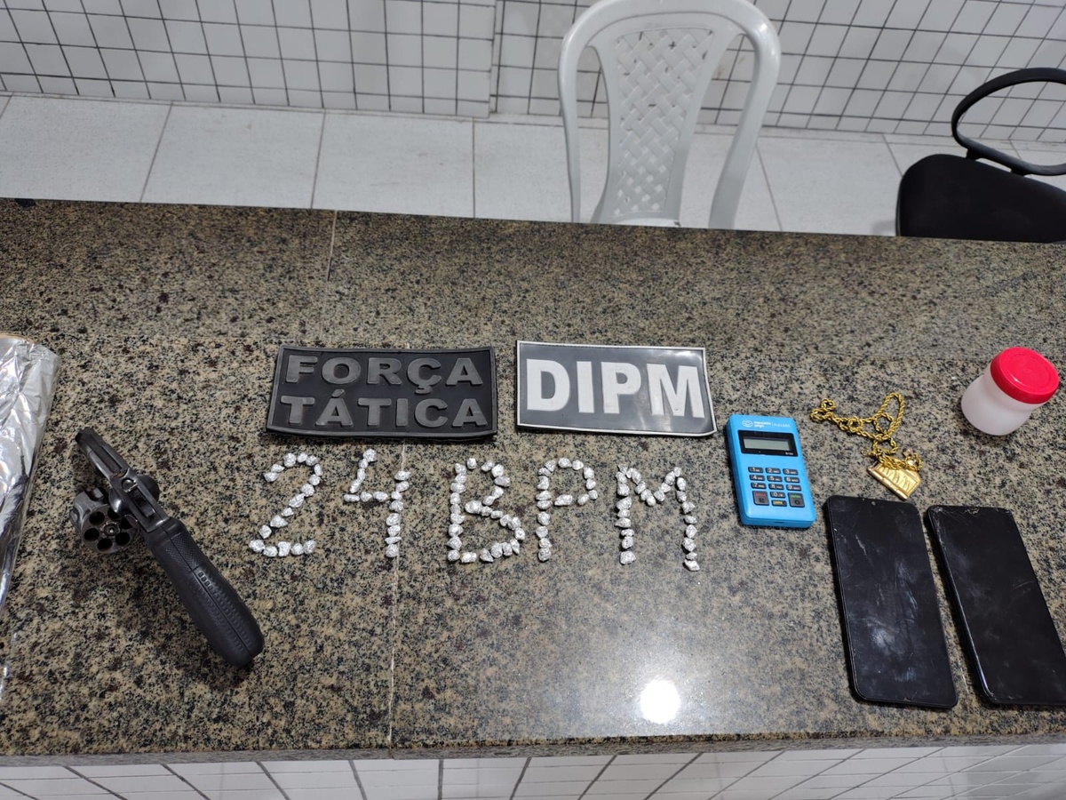 Polícia apreende menores com arma e mais de 80 pedras de crack no litoral do Piauí