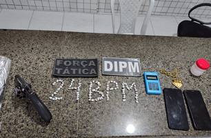 Polícia apreende menores com arma e mais de 80 pedras de crack no litoral do Piauí (Foto: Reprodução/SSP) Polícia apreende menores com arma e mais de 80 pedras de crack no litoral do Piauí (Foto: Reprodução/SSP)