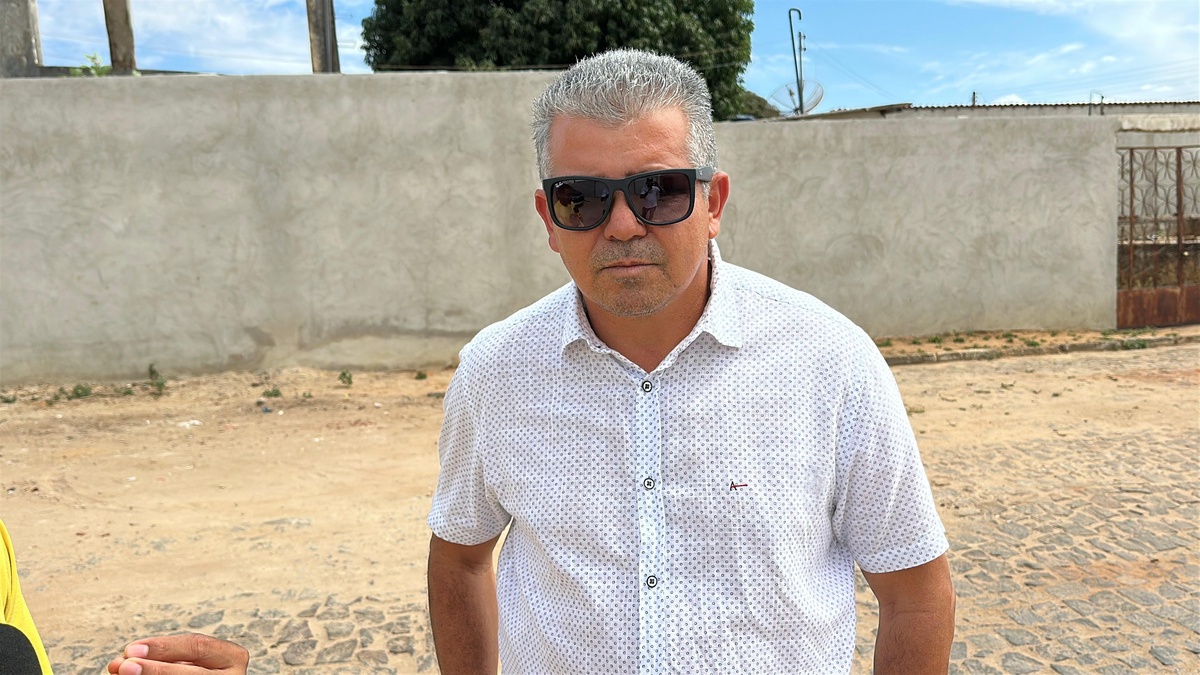 População denuncia caixa d’água abandonada há 36 anos em Anísio de Abreu