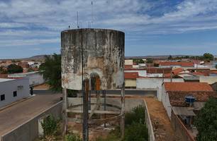 População denuncia caixa d’água abandonada há 36 anos em Anísio de Abreu (Foto: Conecta Piauí) População denuncia caixa d’água abandonada há 36 anos em Anísio de Abreu (Foto: Conecta Piauí)