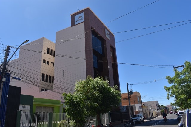 Prédio do SENAC (Serviço Nacional de Aprendizagem Comercial), fica localizado Rua Marcos Parente, 570, Centro