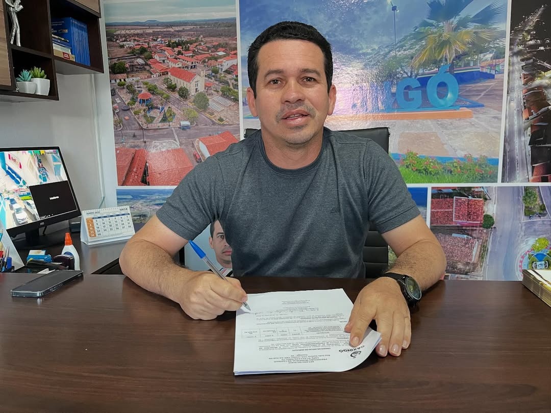 Prefeito de Caxingó assina pacote de obras para zona urbana e rural do município