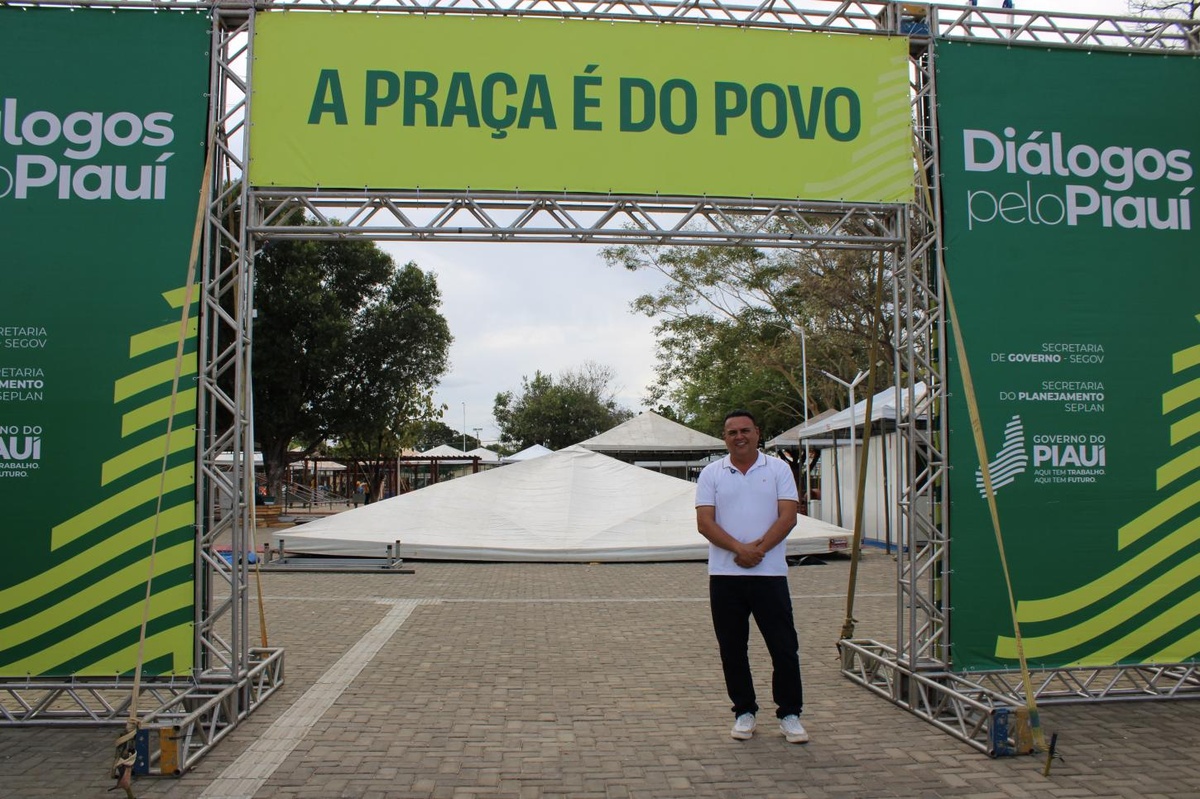 Prefeito Rogério Castro acompanha preparativos para a Feira de Serviços do “Diálogos pelo Piauí”