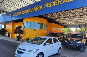 PRF recupera veículo roubado com sinais de adulteração na BR-230, em Floriano (Foto: Divulgação/PRF) PRF recupera veículo roubado com sinais de adulteração na BR-230, em Floriano (Foto: Divulgação/PRF)
