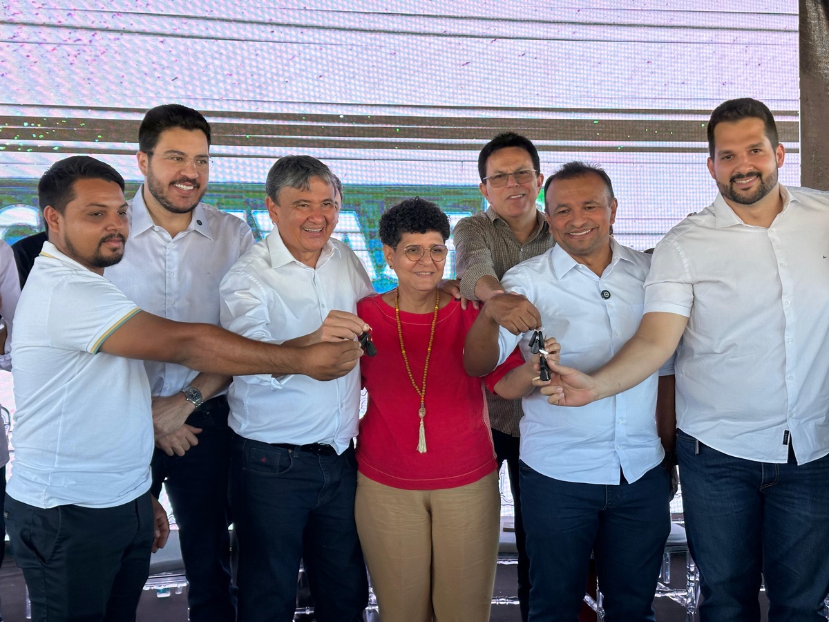 SAF entrega tratores e kits de irrigação para a agricultura familiar