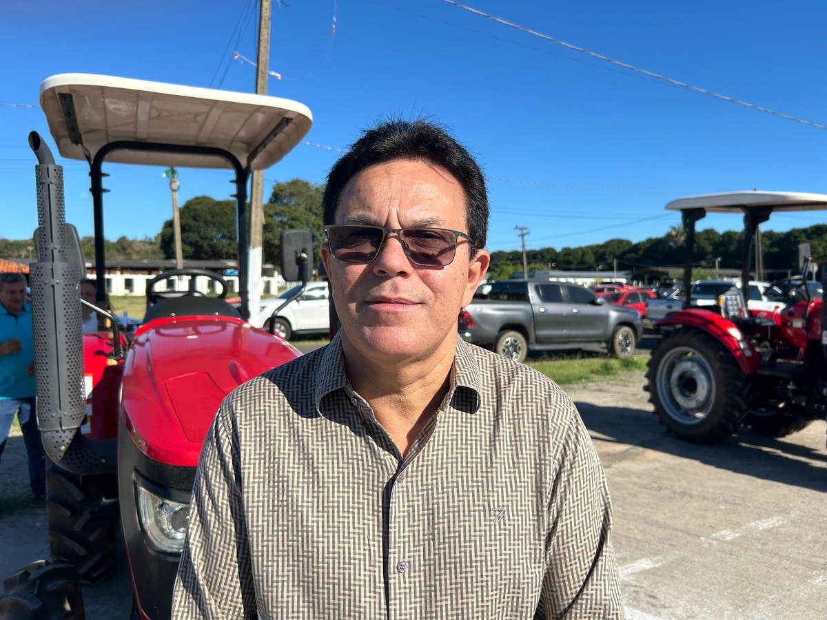 SAF entrega tratores e kits de irrigação para a agricultura familiar