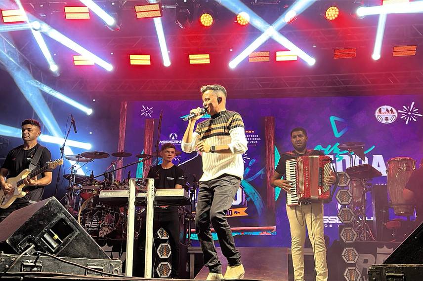 Shows movimentam a terceira edição do Festival Melão e Mel em Canto do Buriti Shows movimentam a terceira edição do Festival Melão e Mel em Canto do Buriti