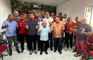 Sindicalistas com João Pereira. (Foto: Foto: James Rodrigues / Conecta Piauí) Sindicalistas com João Pereira. (Foto: Foto: James Rodrigues / Conecta Piauí)