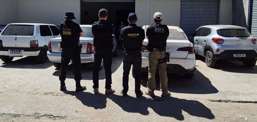 Sucata é interditada em Teresina durante operação contra comércio ilegal de peças